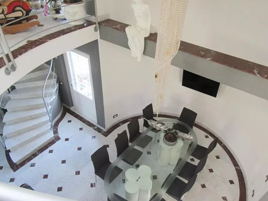 Immagine 19 di Villa in vendita  a Carrara