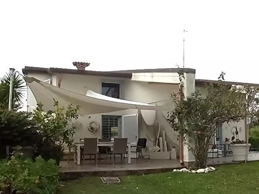 Immagine 31 di Villa in vendita  a Carrara