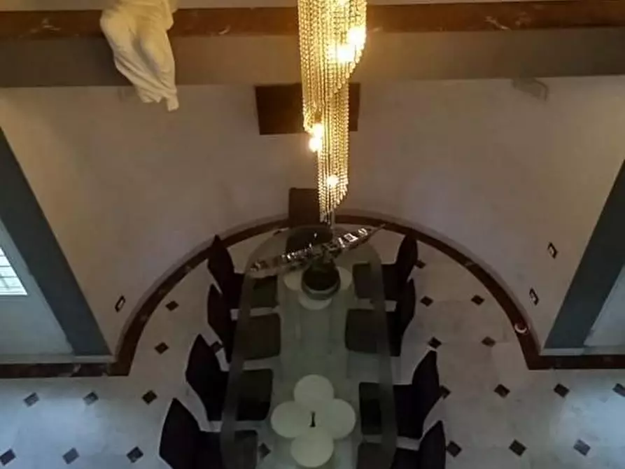 Immagine 20 di Villa in vendita  a Carrara