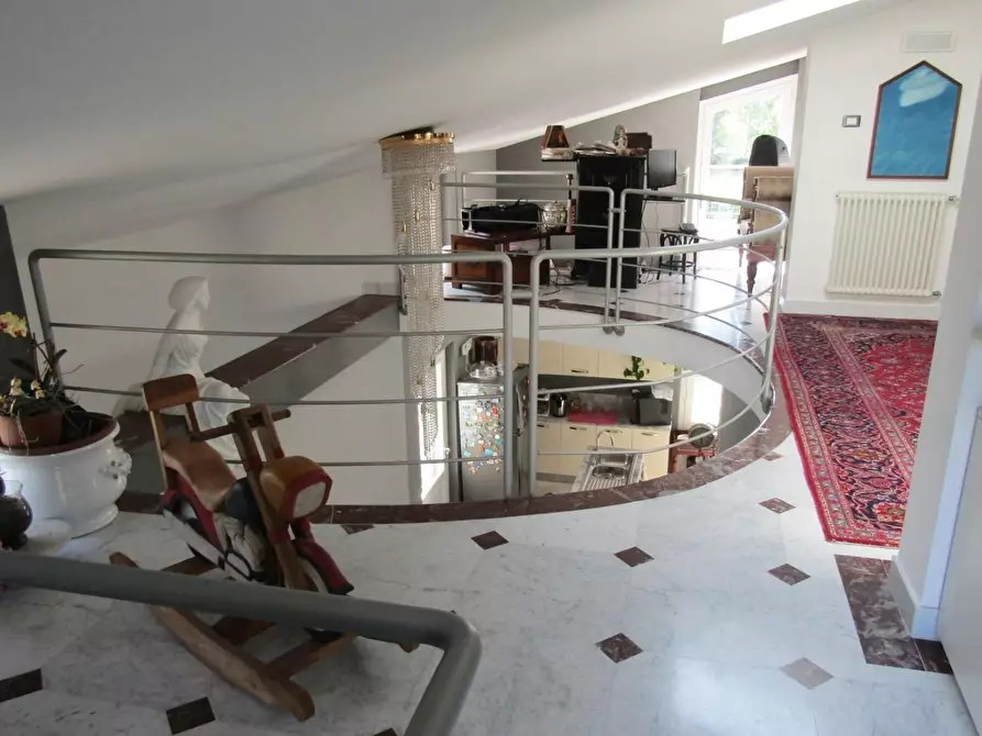 Immagine 21 di Villa in vendita  a Carrara