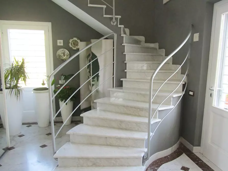 Immagine 17 di Villa in vendita  a Carrara