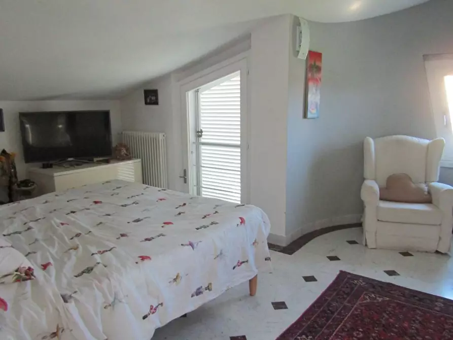 Immagine 25 di Villa in vendita  a Carrara