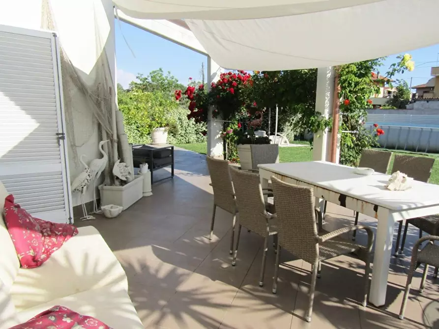 Immagine 14 di Villa in vendita  a Carrara