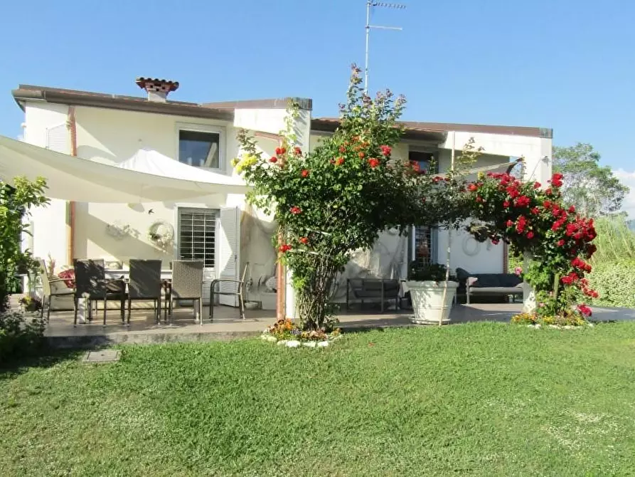 Immagine 32 di Villa in vendita  a Carrara