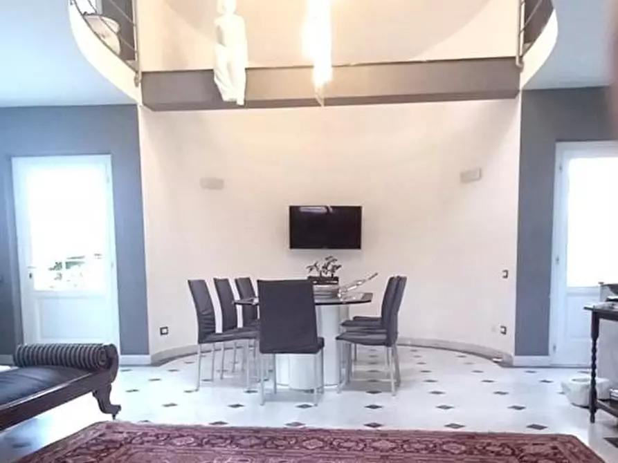 Immagine 2 di Villa in vendita  a Carrara