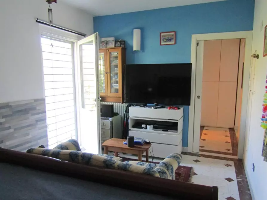 Immagine 10 di Villa in vendita  a Carrara