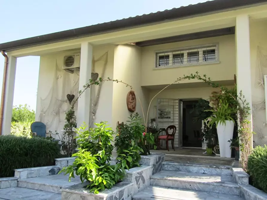 Immagine 29 di Villa in vendita  a Carrara