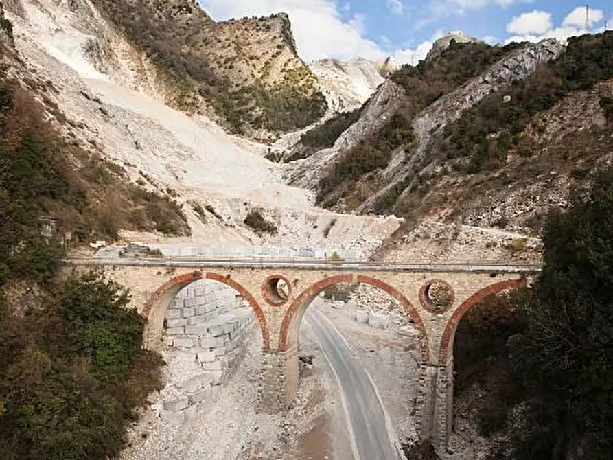 Immagine 44 di Villa in vendita  a Carrara