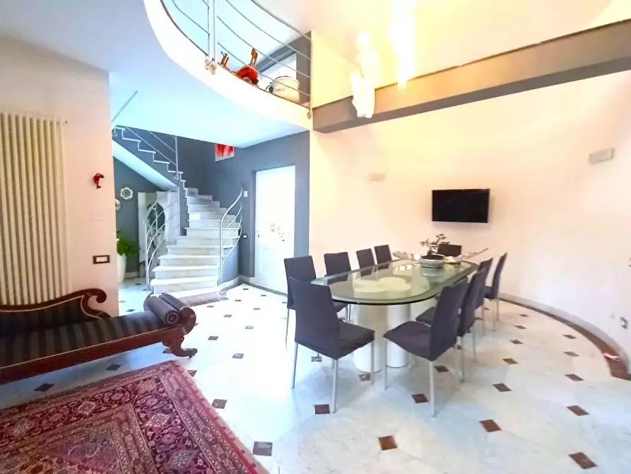 Immagine 3 di Villa in vendita  a Carrara