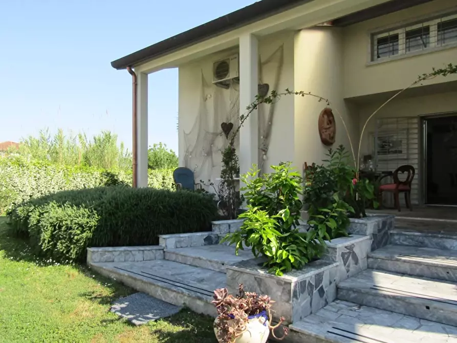 Immagine 30 di Villa in vendita  a Carrara
