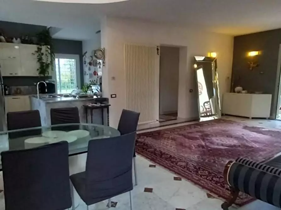 Immagine 5 di Villa in vendita  a Carrara