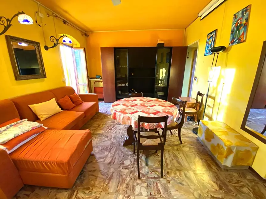 Immagine 3 di Casa bifamiliare in vendita  a Massa