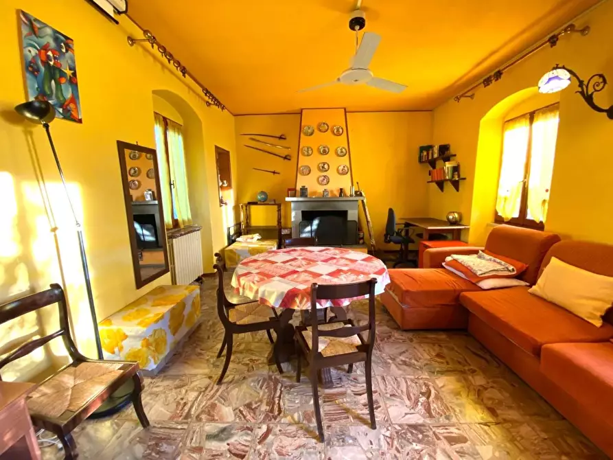 Immagine 2 di Casa bifamiliare in vendita  a Massa