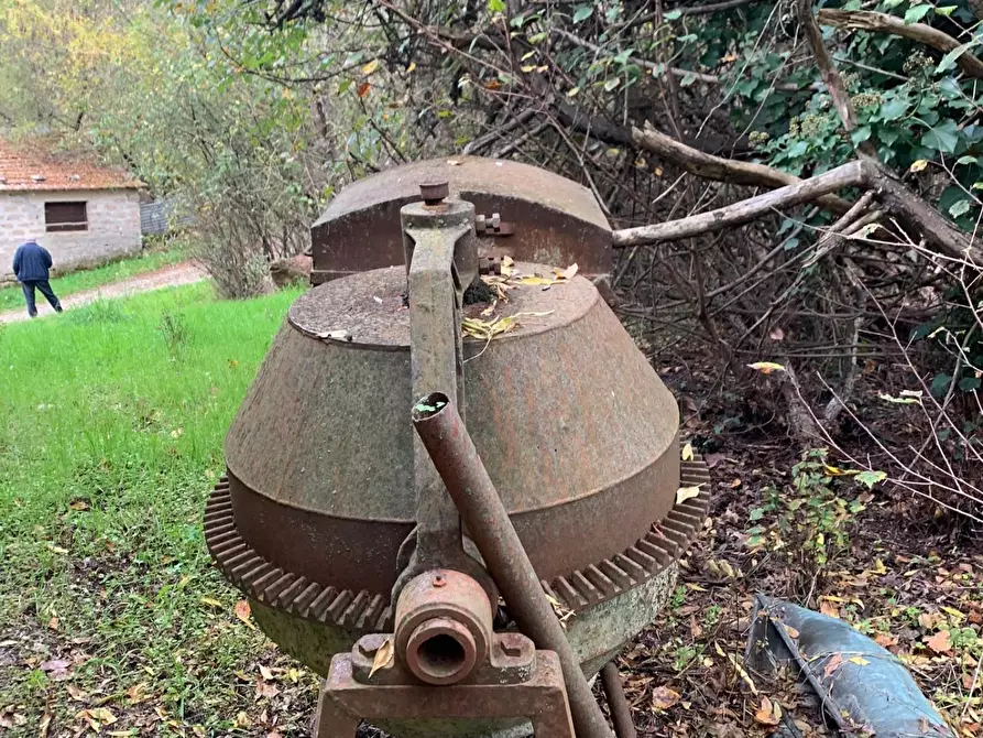 Immagine 9 di Casa colonica in vendita  a Semproniano