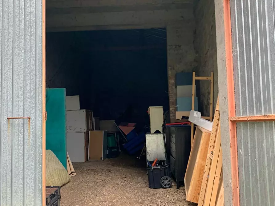 Immagine 10 di Casa colonica in vendita  a Semproniano