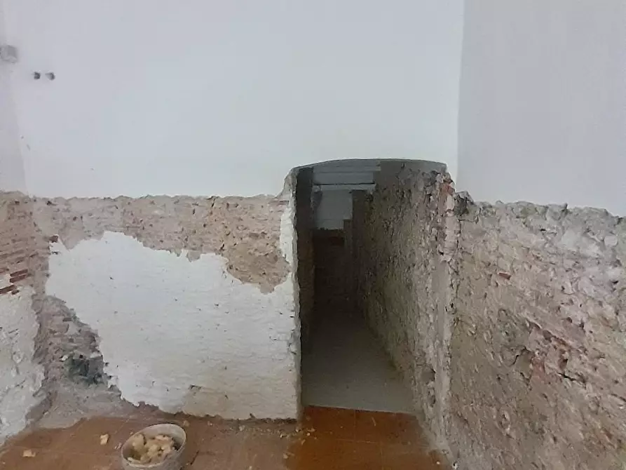 Immagine 12 di Locale commerciale in vendita  a Pisa