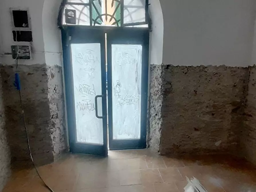 Immagine 10 di Locale commerciale in vendita  a Pisa