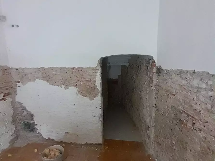 Immagine 9 di Locale commerciale in vendita  a Pisa