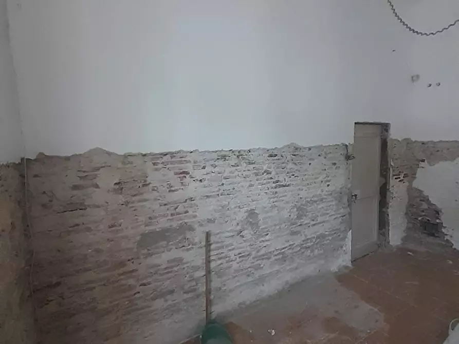 Immagine 5 di Locale commerciale in vendita  a Pisa