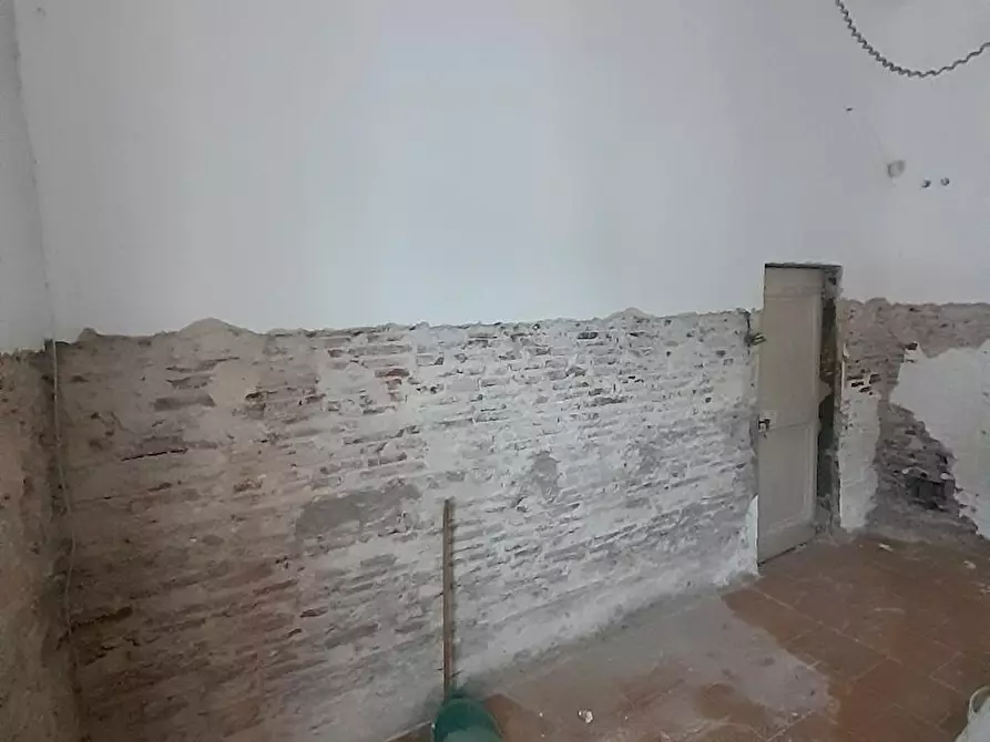 Immagine 11 di Locale commerciale in vendita  a Pisa