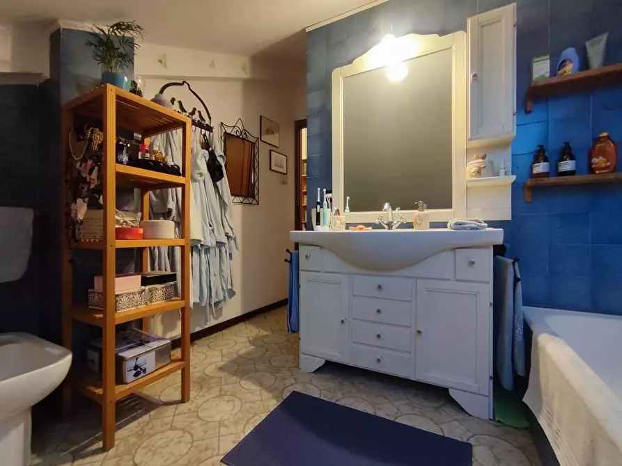 Immagine 11 di Appartamento in vendita  a Sarzana