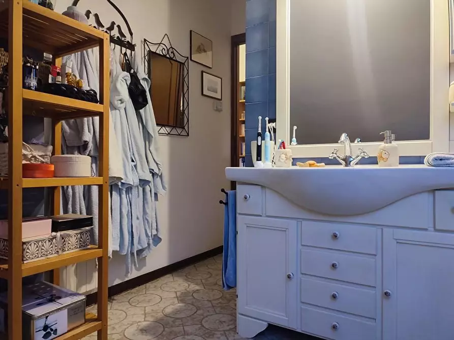 Immagine 10 di Appartamento in vendita  a Sarzana