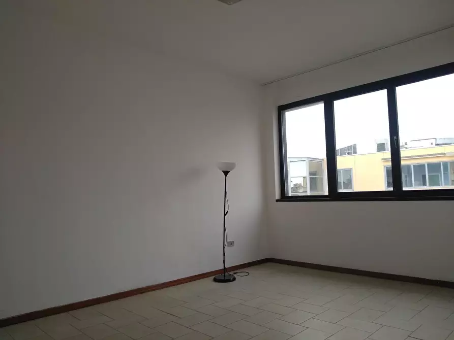 Immagine 5 di Ufficio in affitto  a Vinci