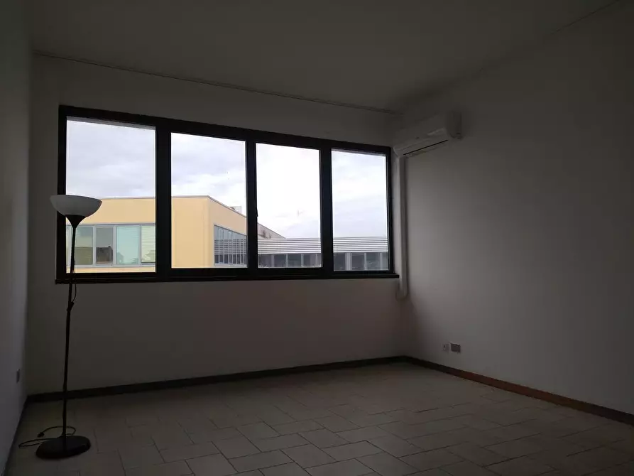 Immagine 6 di Ufficio in affitto  a Vinci