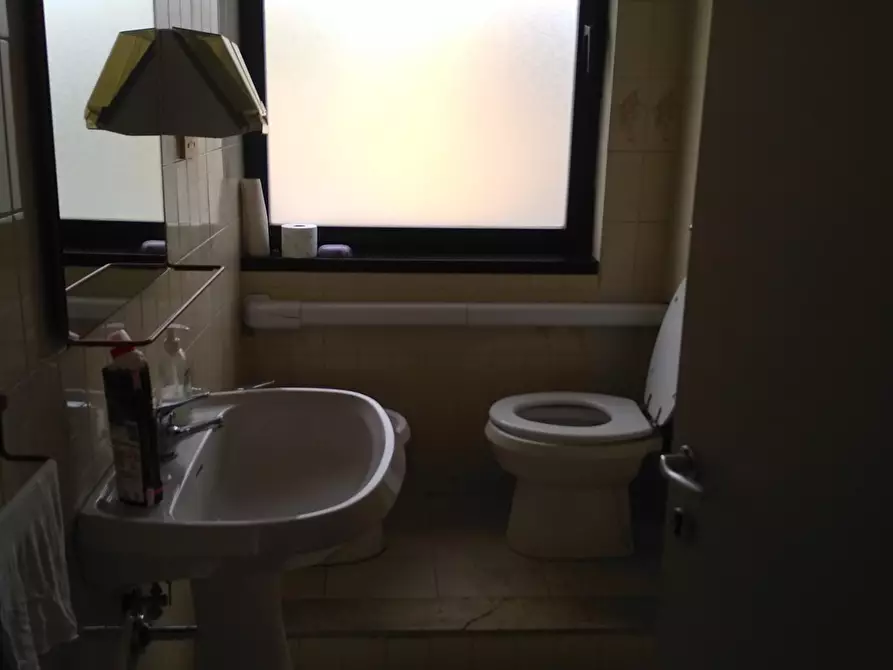 Immagine 7 di Ufficio in affitto  a Vinci