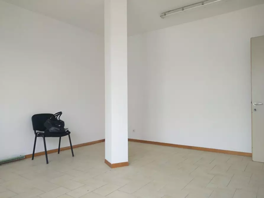 Immagine 4 di Ufficio in affitto  a Vinci