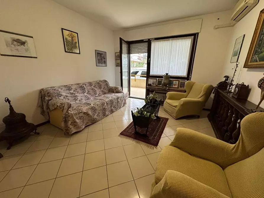 appartamento in vendita a Carrara in zona Marina di Carrara