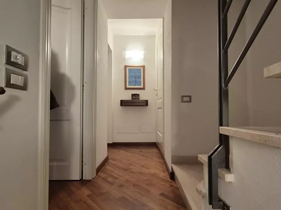 Immagine 10 di Appartamento in vendita  a Viareggio