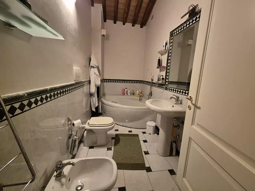 Immagine 8 di Appartamento in vendita  a Viareggio