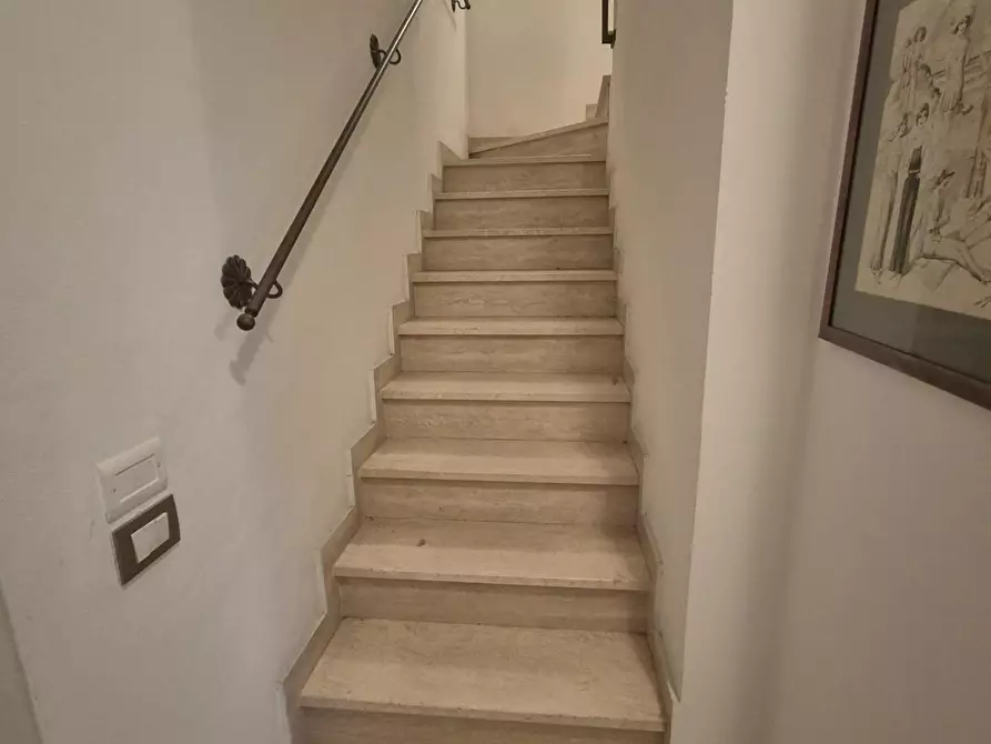 Immagine 11 di Appartamento in vendita  a Viareggio