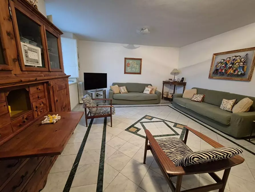 Immagine 13 di Appartamento in vendita  a Viareggio