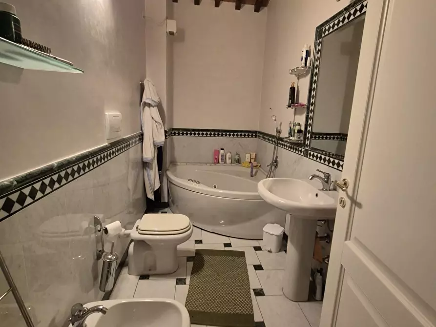 Immagine 15 di Appartamento in vendita  a Viareggio