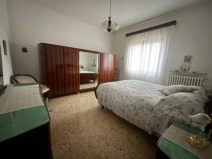 Immagine 1 di Casa quadrifamiliare in vendita  a Carrara