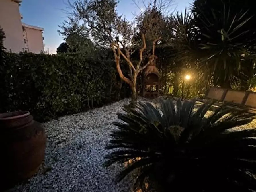 Immagine 2 di Villetta a schiera in vendita  a Massa