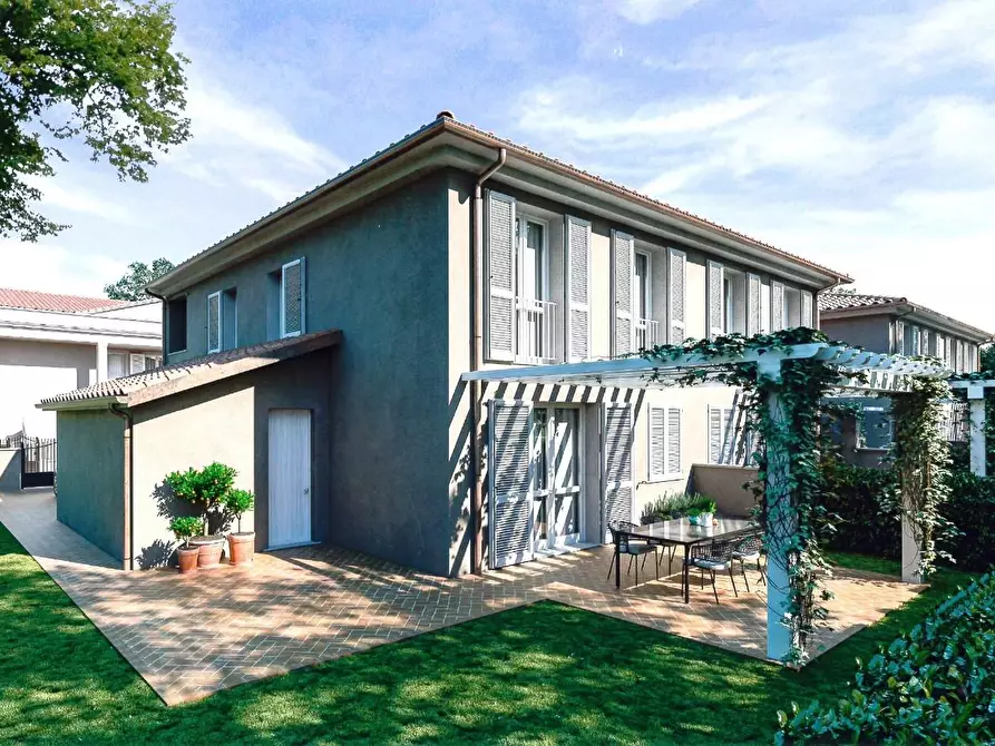 Immagine 7 di Casa bifamiliare in vendita  a Pontedera