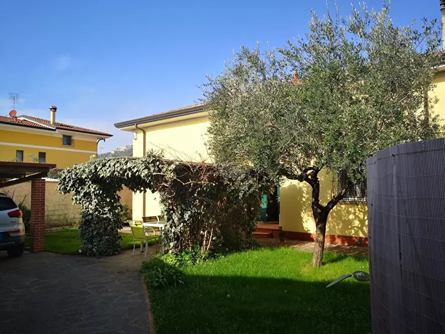 Immagine 17 di Casa bifamiliare in vendita  a Carrara