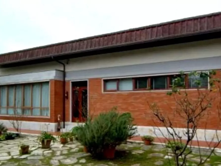 Immagine 4 di Casa indipendente in vendita  a Massa