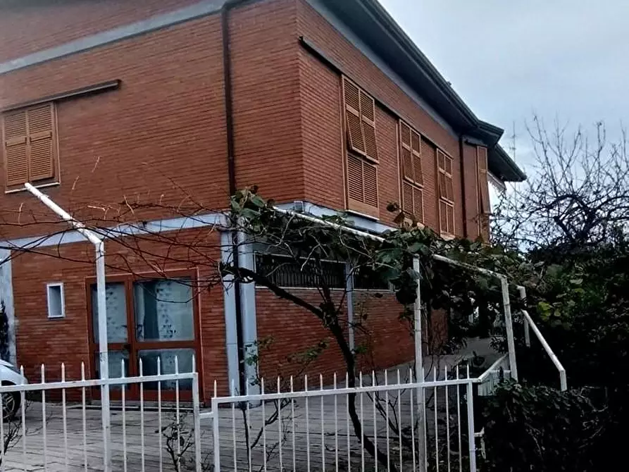 Immagine 3 di Casa indipendente in vendita  a Massa