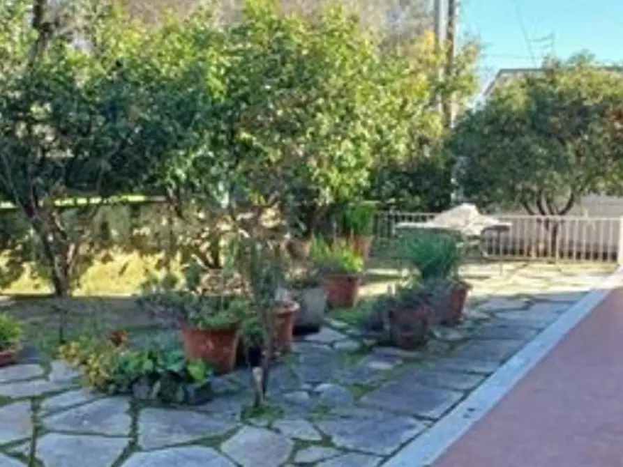Immagine 11 di Casa indipendente in vendita  a Massa