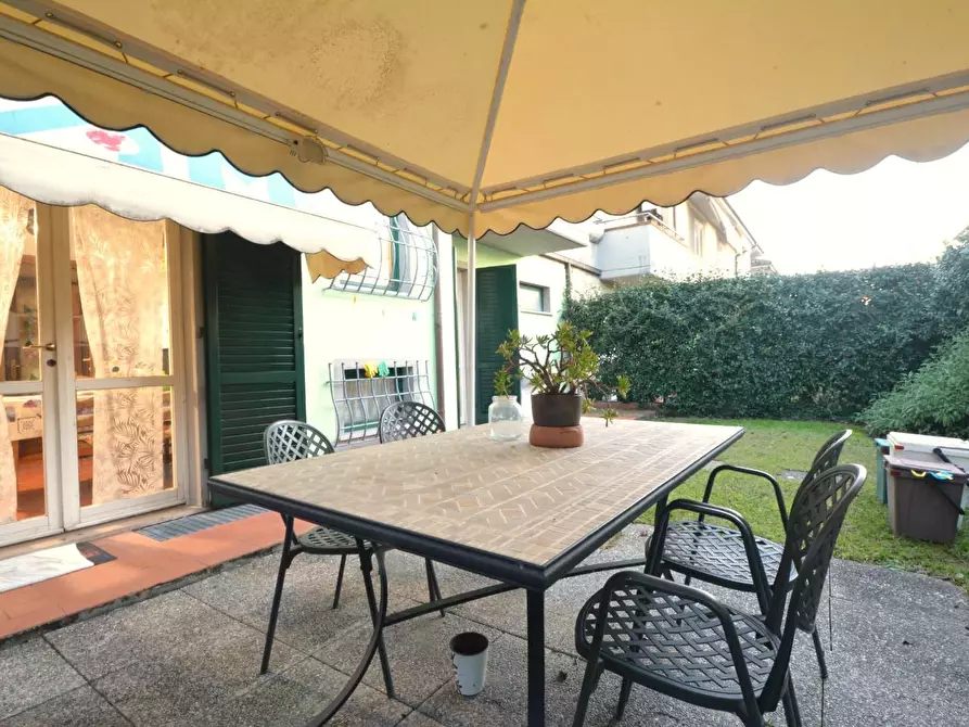Immagine 17 di Villetta a schiera in vendita  a Lucca
