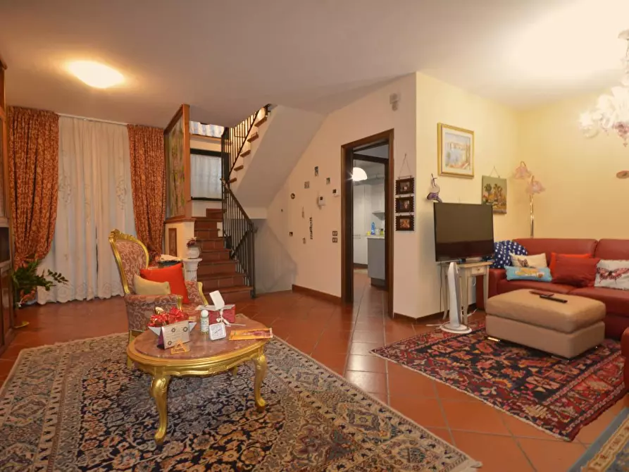 Immagine 3 di Villetta a schiera in vendita  a Lucca