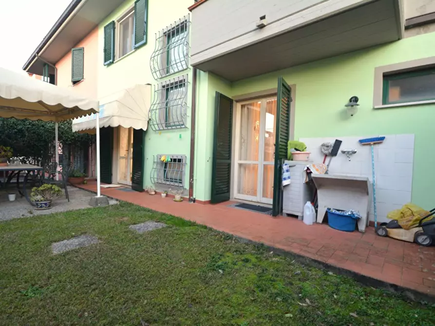 Immagine 19 di Villetta a schiera in vendita  a Lucca