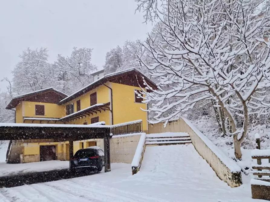 Immagine 1 di Villetta a schiera in vendita  a Fiumalbo