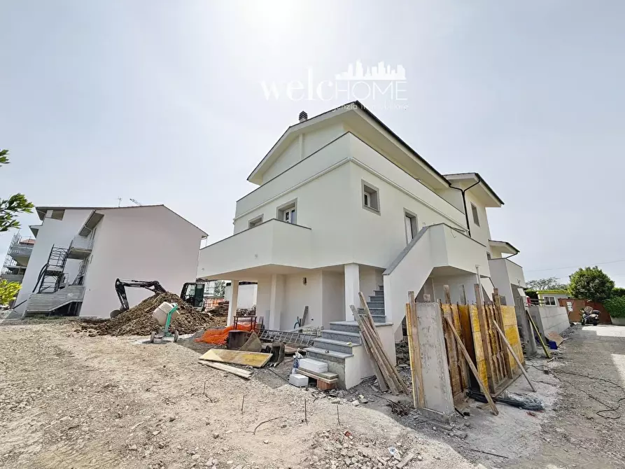 Immagine 21 di Villetta a schiera in vendita  a Campi Bisenzio