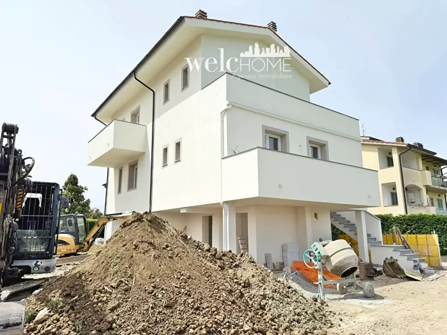 Immagine 2 di Villetta a schiera in vendita  a Campi Bisenzio