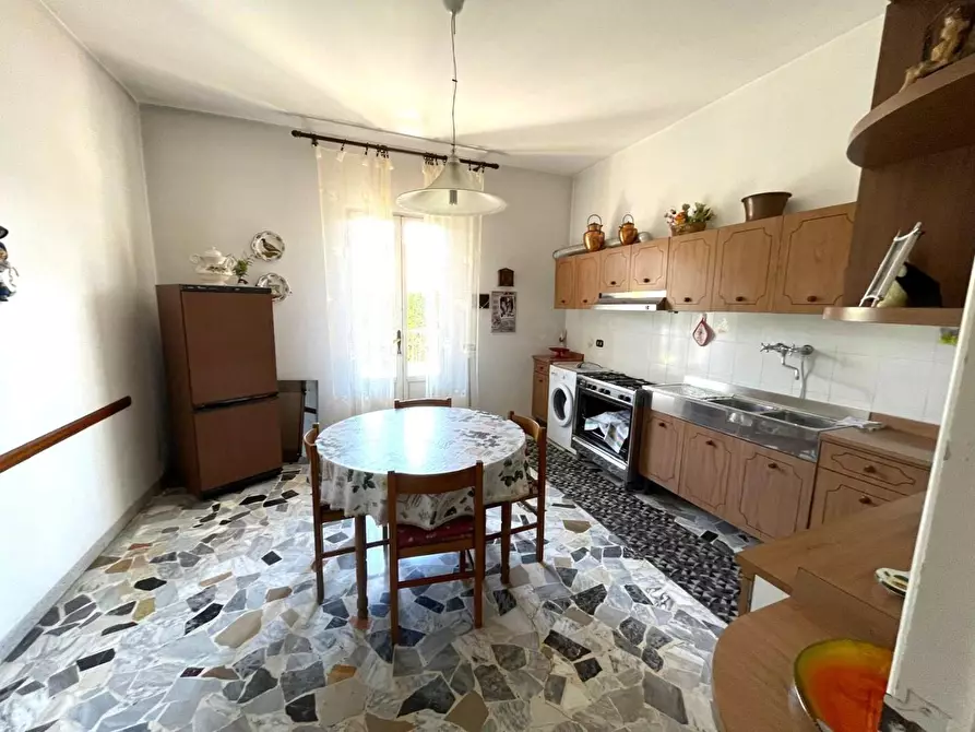 Immagine 5 di Appartamento in vendita  a Massa